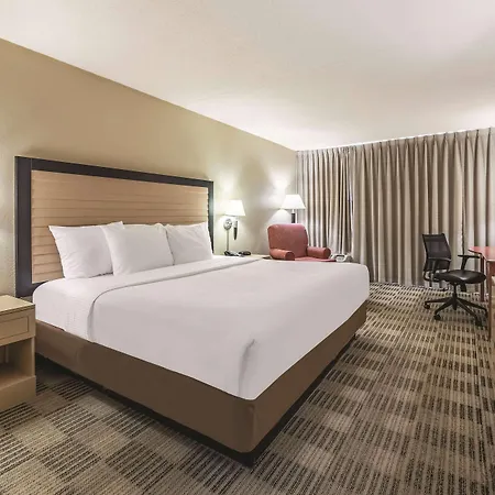 Ramada Inn By Wyndham Fairfield Nj-3