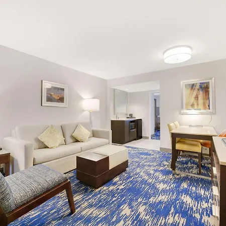 Embassy Suites By Hilton Alexandria Old Town-2