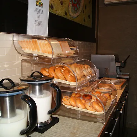 Quality Inn & Suites Pe Trudeau Airport-2