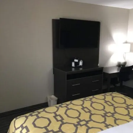 Baymont By Wyndham Topeka-2