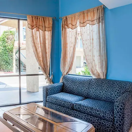 Howard Johnson By Wyndham Norco-2