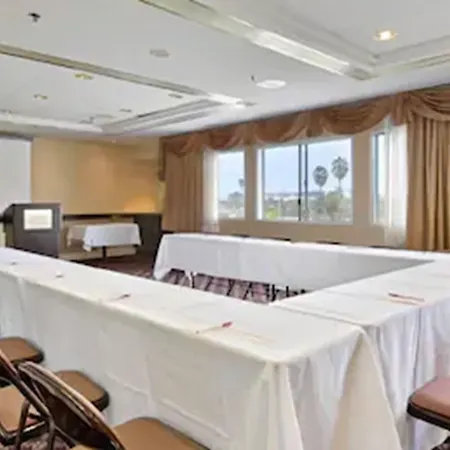 Ramada By Wyndham Hawthorne/Lax-3