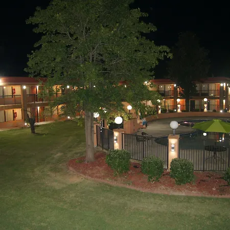 Days Inn By Wyndham Durham/Near Duke University-2