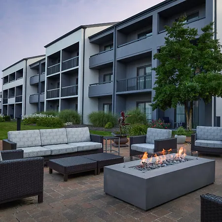 Courtyard St. Louis Westport Plaza-3