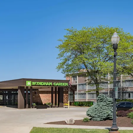 Wyndham Garden Kenosha Harborside-3