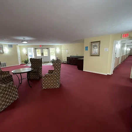 Econo Lodge Inn & Suites Groton-2
