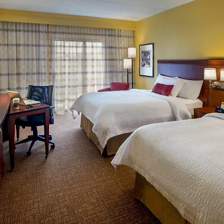Courtyard By Marriott Norwalk-2
