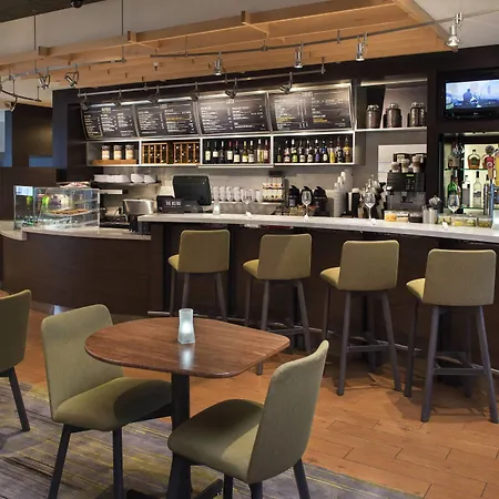Courtyard By Marriott Norwalk-3
