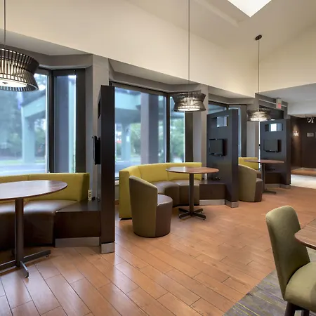 Courtyard By Marriott Norwalk-3