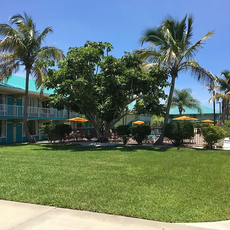 Days Inn & Suites By Wyndham Fort Pierce Midtown-2