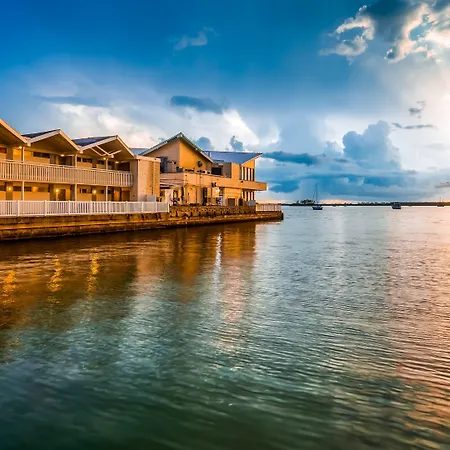 Best Western Plus Yacht Harbor Inn-3