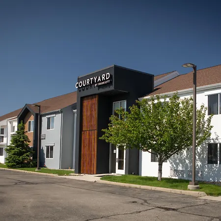 Courtyard By Marriott Lansing-3
