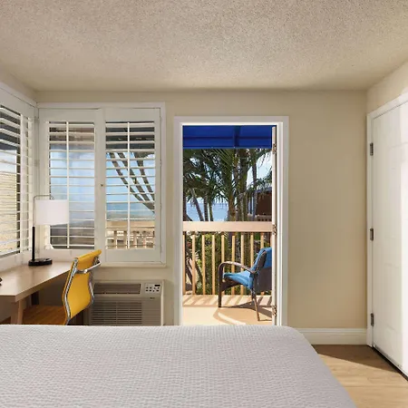 Days Inn By Wyndham Maui Oceanfront-3