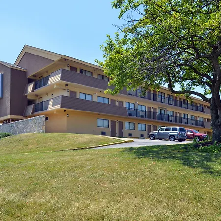 Americas Best Value Inn-Pittsburgh Airport-3