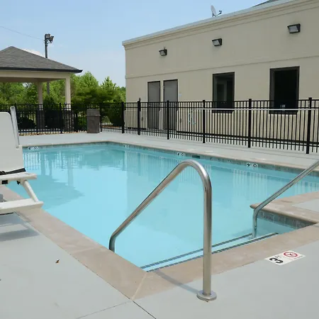 Baymont By Wyndham Clarksville-2