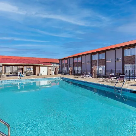 Ramada By Wyndham Bowling Green-3