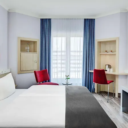 Intercityhotel Hamburg Altona-3