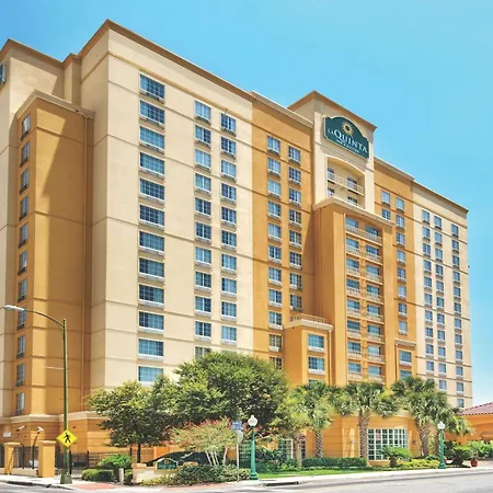 La Quinta Inn & Suites By Wyndham San Antonio Riverwalk-2