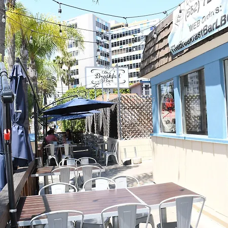 Travelodge By Wyndham Long Beach Convention Center-3