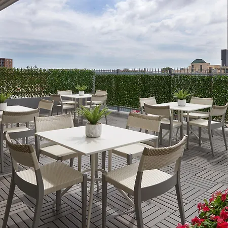 Four Points By Sheraton Windsor Downtown-3