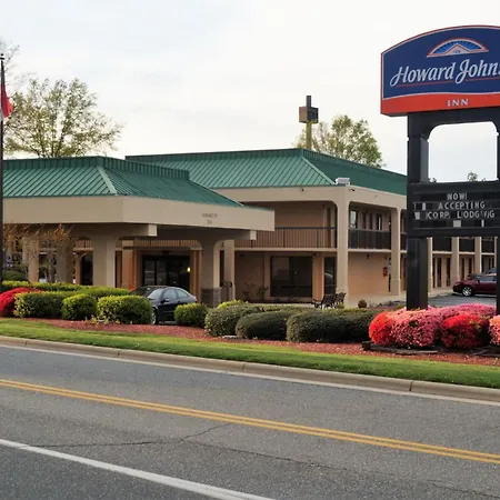 Howard Johnson By Wyndham Greensboro Near The Coliseum-3