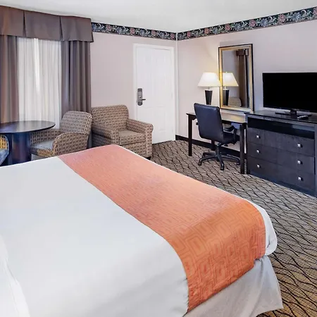 Howard Johnson By Wyndham Lenox-2