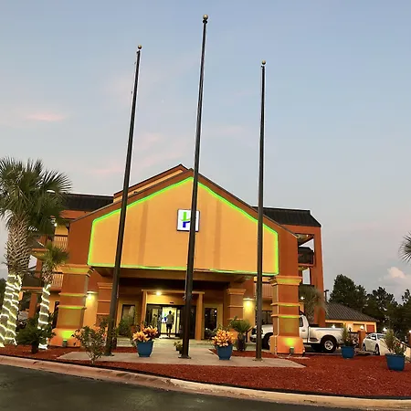 Home Town Inn & Suites-2