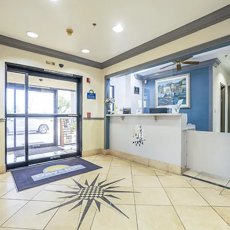 Days Inn & Suites By Wyndham Webster Nasa-Clearlake-Houston-2