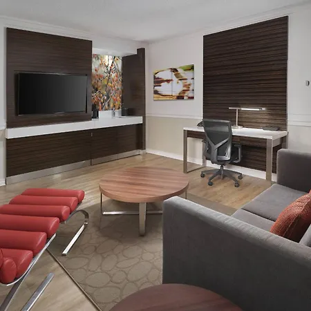 Delta Hotels By Marriott Edmonton Centre Suites-2