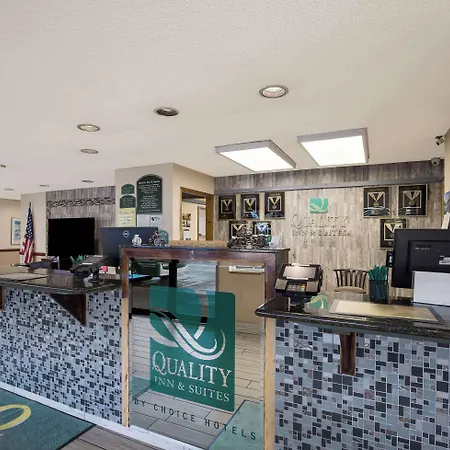Quality Inn & Suites Medford Airport-2
