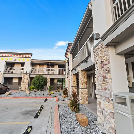 Super 8 By Wyndham Mcallen-La Plaza Mall-Downtown-3