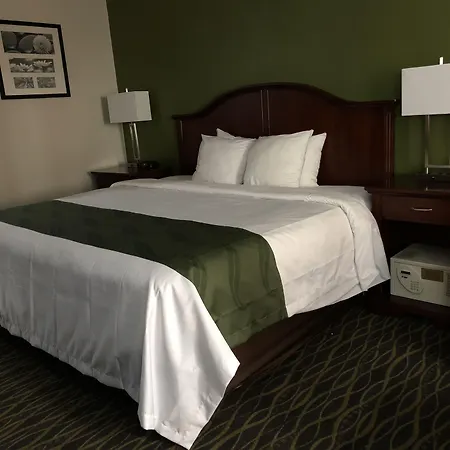 Quality Inn & Suites Kearneysville - Martinsburg-2