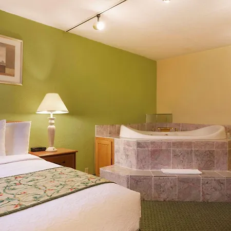 Travelodge By Wyndham Sturgis-2