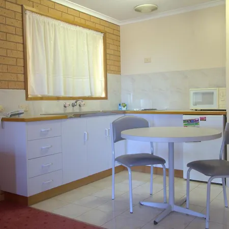 Blue Whale Motor Inn & Apartments-2