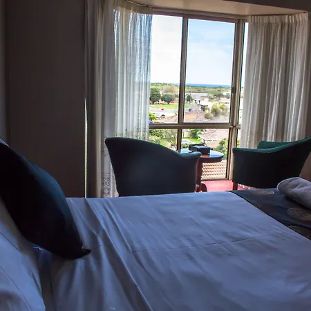Blue Whale Motor Inn & Apartments-3