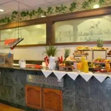 Merced Inn & Suites-2