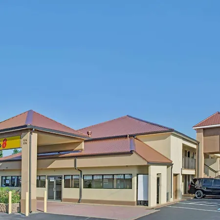 Super 8 By Wyndham Suwanee-3