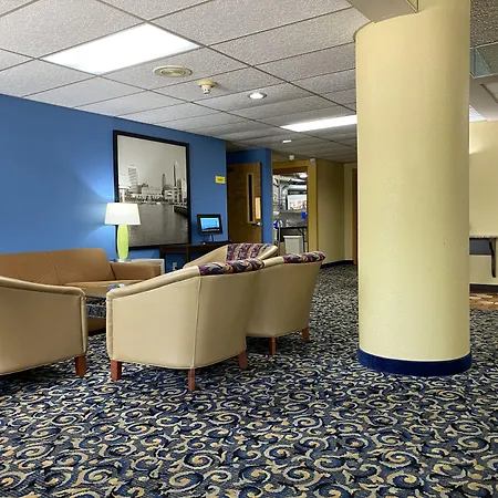 Super 8 By Wyndham Port Clinton-2