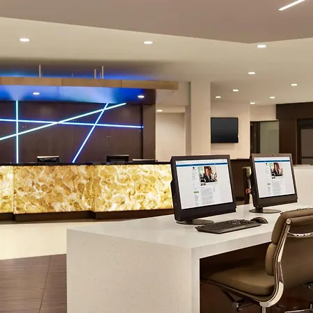 Doubletree By Hilton Hotel Toronto Airport West-3