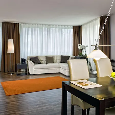 Wyndham Hannover Atrium-3