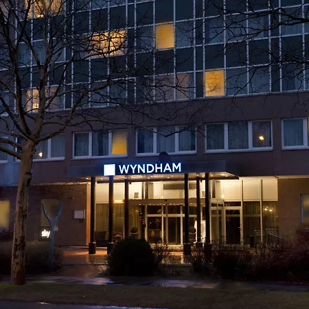 Wyndham Hannover Atrium-2