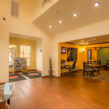 Super 8 By Wyndham Oklahoma Airport Fairgrounds West-3
