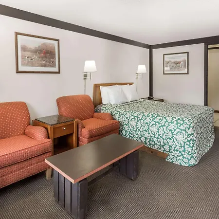 Knights Inn Racine-3