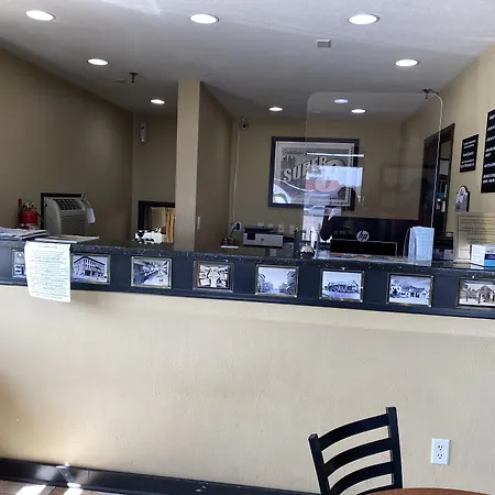 Super 8 By Wyndham Macon-2