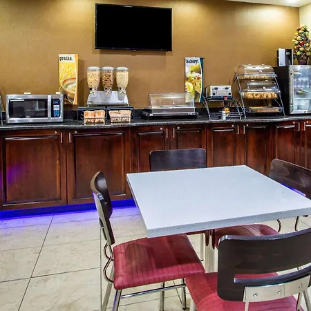 Microtel Inn & Suites By Wyndham Charleston-2