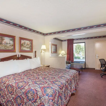Days Inn By Wyndham Saint Pauls-2