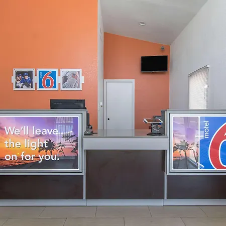 Motel 6 Bakersfield-2