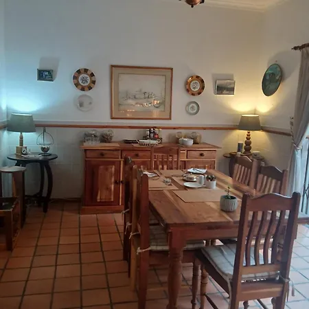 Cedar Lodge Guest House-3