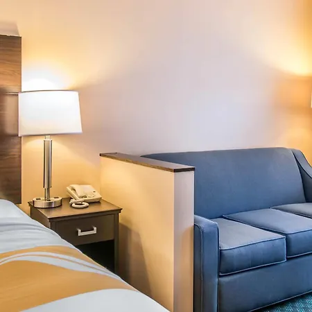 Quality Inn & Suites Houghton Downtown-3