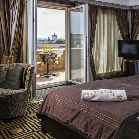 Erla Villa Boutique Hotel-3
